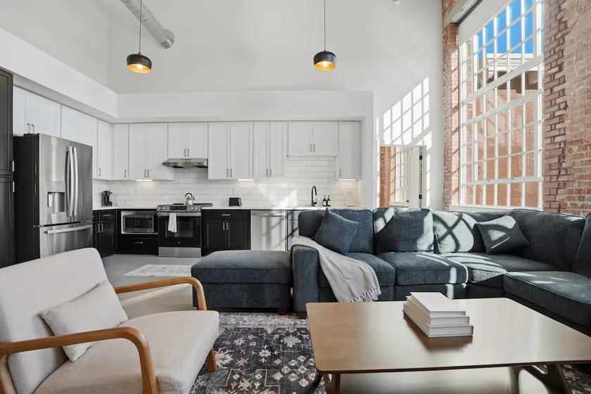 Modern Comfort 2BR Stay in GVL - Image 1
