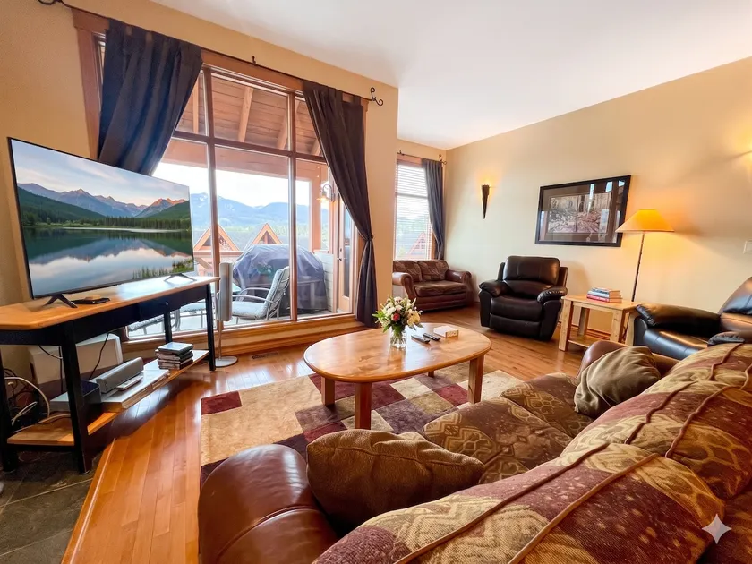 True Ski-in/ Ski-out, golf and biking within minutes. Private hot tub and A/C! - Image 1