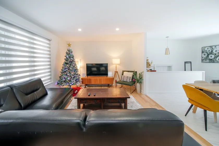 4 beds entire house, 15 mins to MTL - Image 1