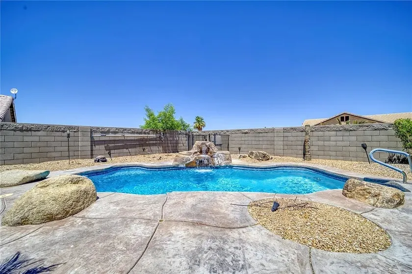Desert Oasis w/Casita - Image 1