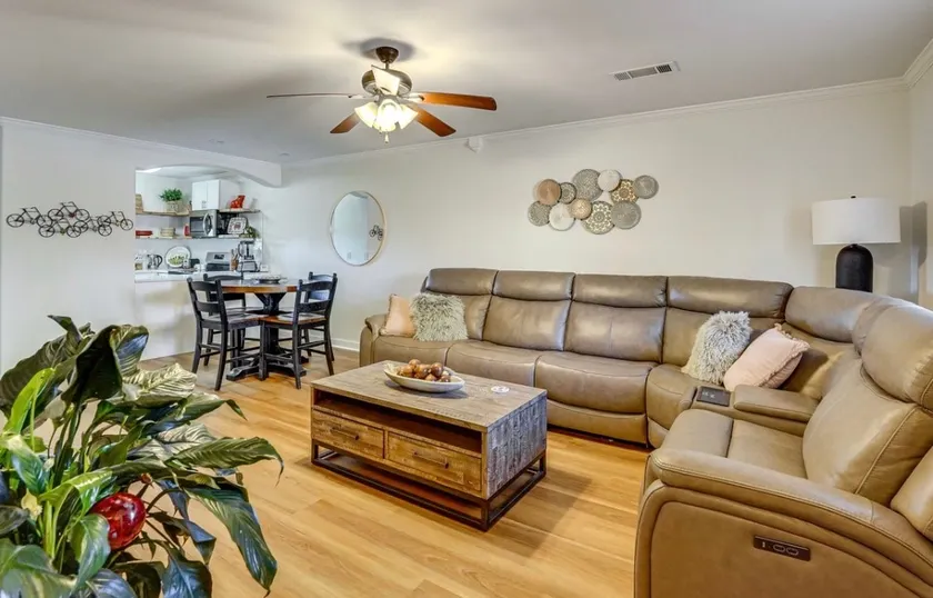 Cozy Condo - Image 1