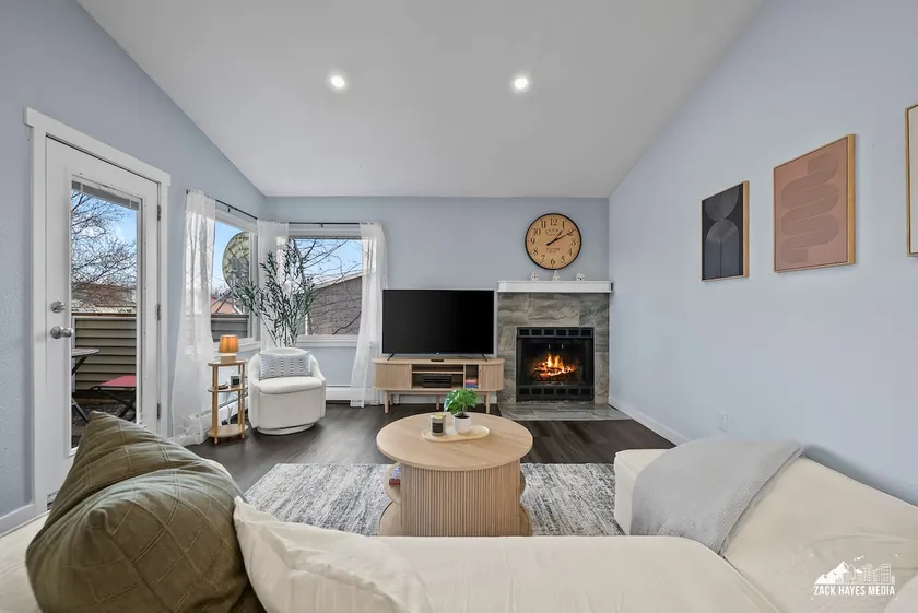 Near Airport | Mtn Views | 3 Queens | Quiet Luxury - Image 1