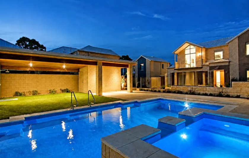 Ensuite Coastal Townhouse, Mandurah Beachside - Image 1