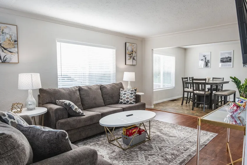 Charming 3BR home in the heart of Downtown Everett - Image 1
