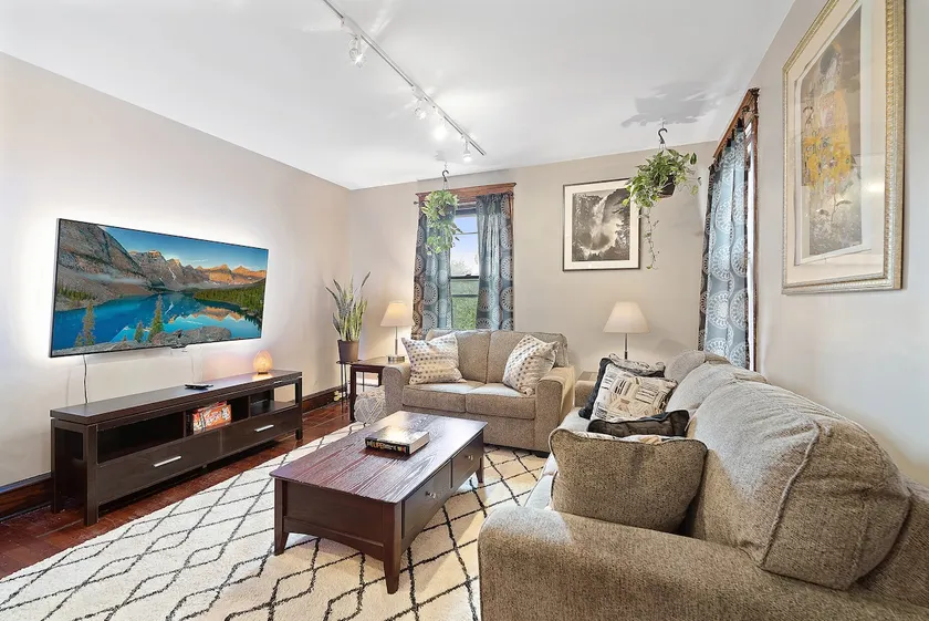 Huge 5BR Historic Home+ Parking •Town Center - Image 1