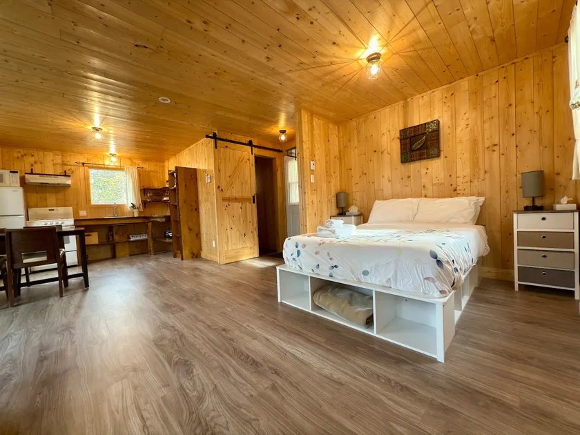 Peaceful stay at Lake Pohénégamook - cabin #2 - Image 1