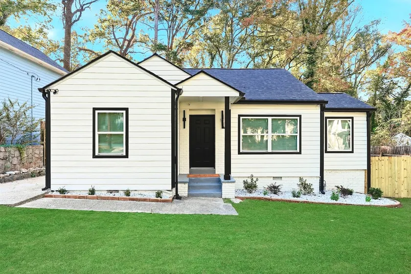 Sunny Bungalow | 2BR 2BA | Pet Friendly - Image 1