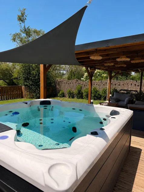 The Cabane du Vair Hot Tub – Nature & Disconnection - Image 1