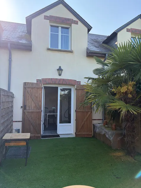 The Black & White Cottage - Image 1