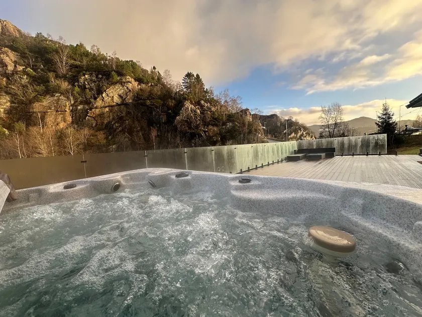 Aurora Bliss - Waterfront Jacuzzi & Sauna near Bergen - Image 1