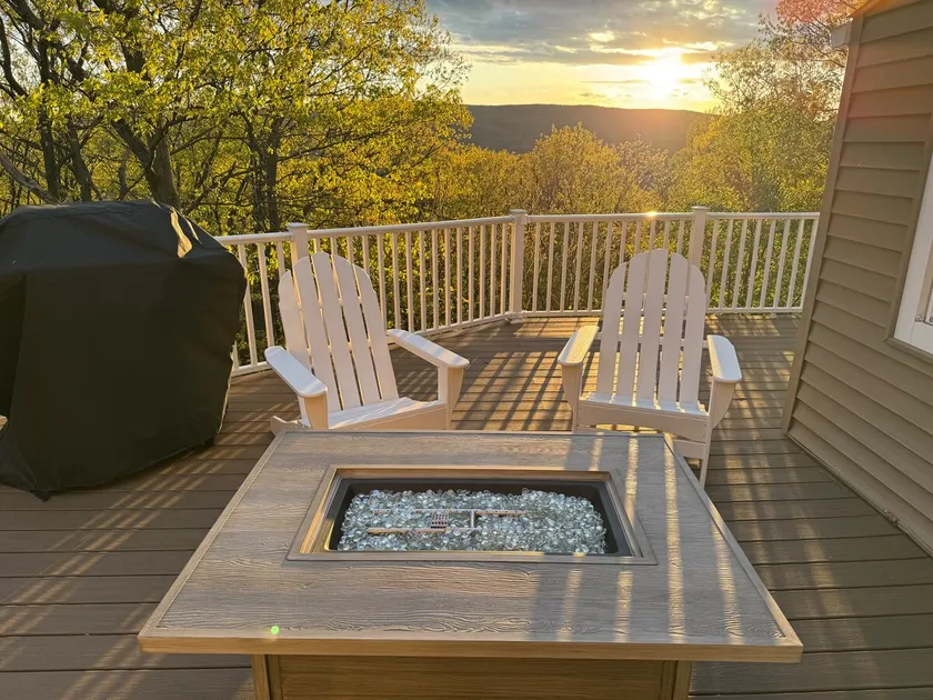 3BR Home - Hudson Valley Views, Woodbury Commons - Image 1