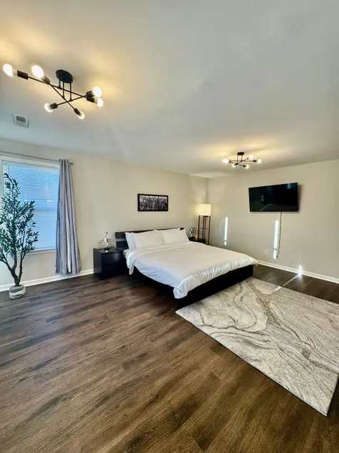Spacious 4 bedroom House in University area close to PNC pavilion - Image 1