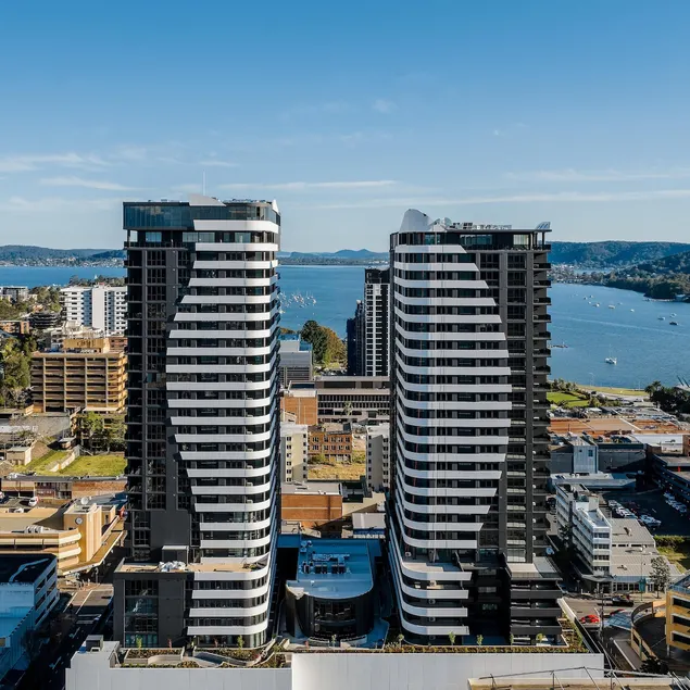 Lux Lakeside Stay - Image 1