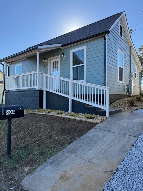 2-Bedroom Retreat in the Heart of Downtown Loudon - Image 1