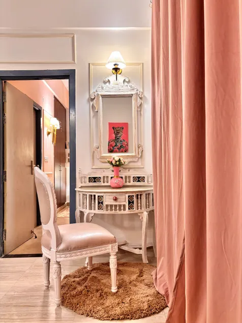 Paris Style Luxe Apartment In The Heart Of Noida - Image 1