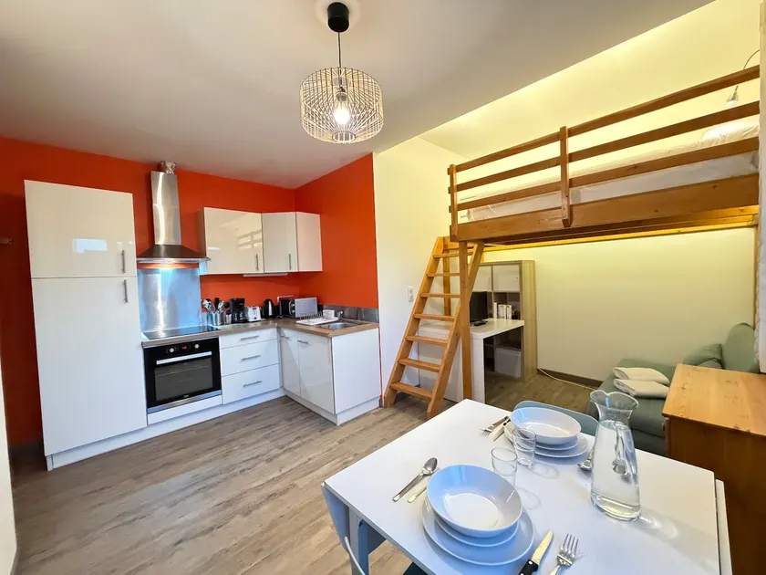 Urban Loft, Studio Near Station, Private Parking - Image 1
