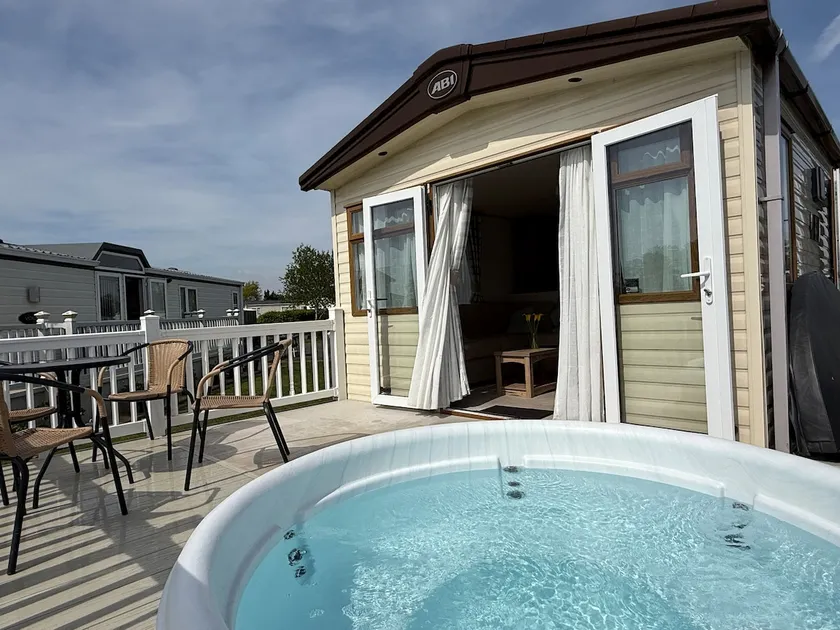 Oak Village 83 - Grange Leisure Park - hot tub, pet friendly, central heating - Meadow Lakes Caravan & Lodge Hire - Image 1