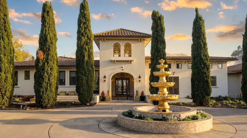 Private Sonoma Estate w/ Panoramic Vineyard Views! - Image 1