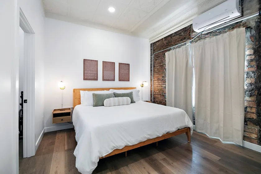 Chic Urban Loft - Image 1