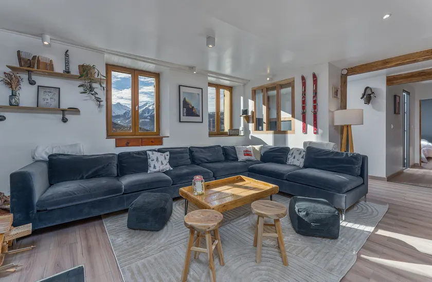 Base Camp – Exceptional Retreat (16 guests) - Image 1