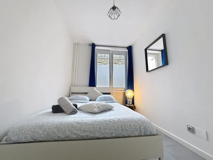 Le Central • Cozy & modern, close to the train station - Image 1