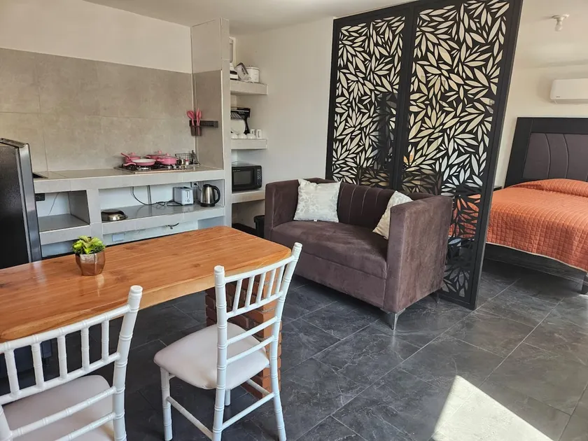 Las Palmas Apartments - Image 1