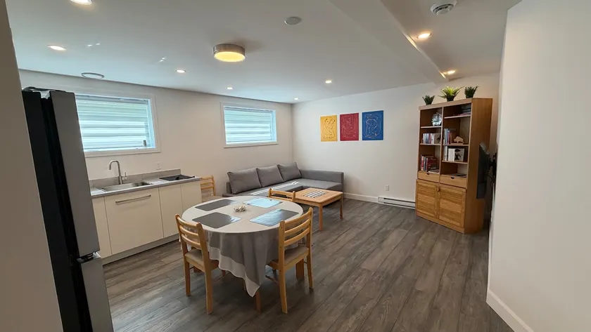 Bright accommodation in a quiet area - Image 1