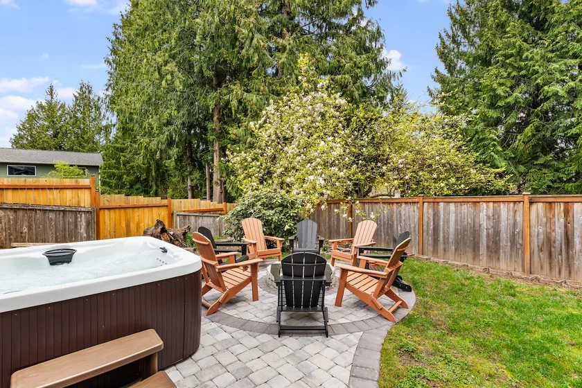 Backyard oasis with hot tub, fire pit, EV charger - Image 1