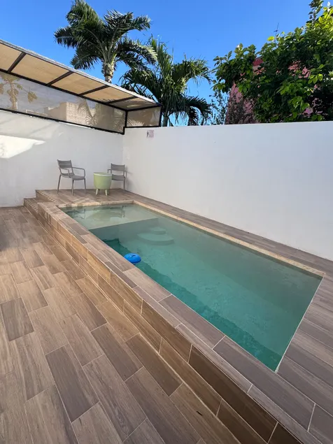 Like new, great location, beautiful house - Image 1
