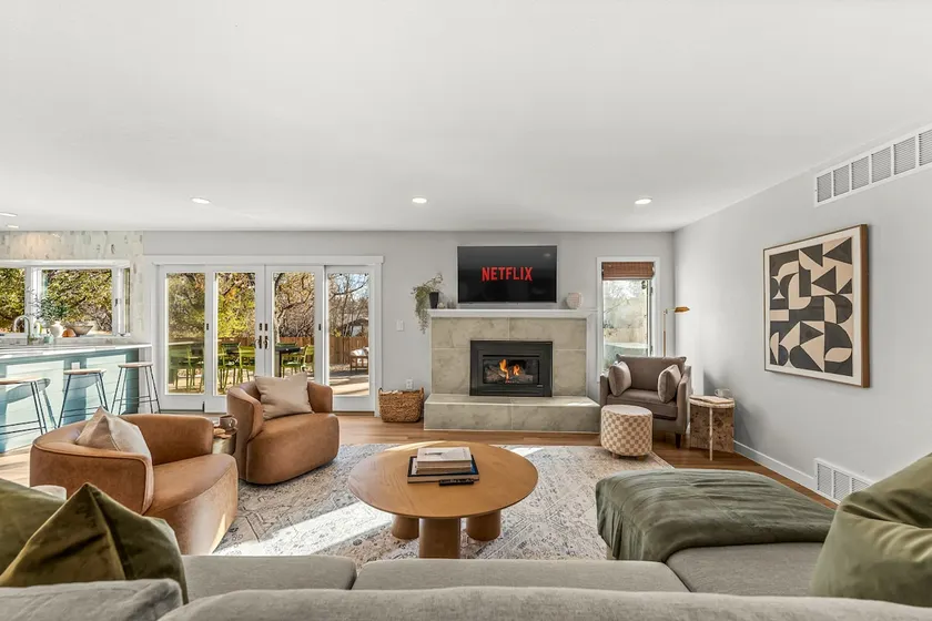 Sleeps 17 | Backyard Oasis, Hot Tub, Gym - Image 1