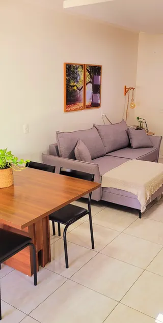 2-bedroom house 400m from BR10 - 2 Garages - Image 1