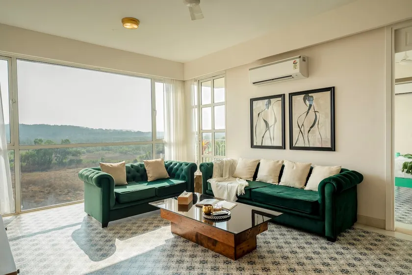 Lux 2BR | Twin Jacuzzis & Panoramic Views - Image 1