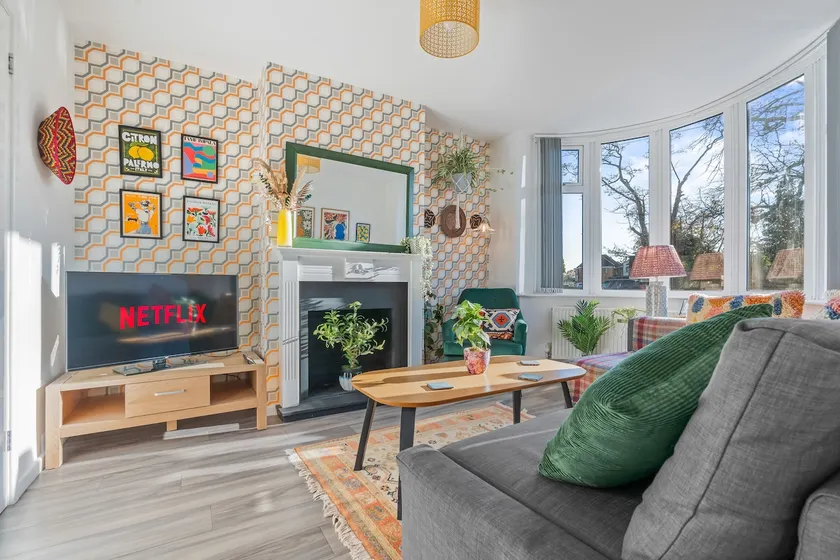 #82 Stylish Shirley Home - Sleeps 8 - NEC Solihull BHX - " Perfect for Contractors and Families - Free Parking" - Image 1