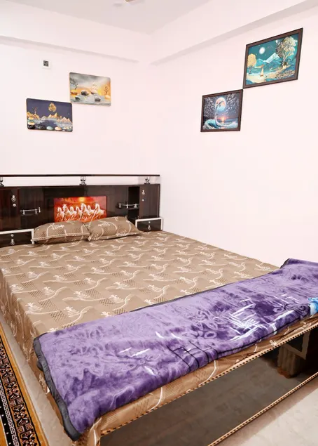 Elegant Luxury 2BHK Apt. with Balcony in Varanasi - Image 1