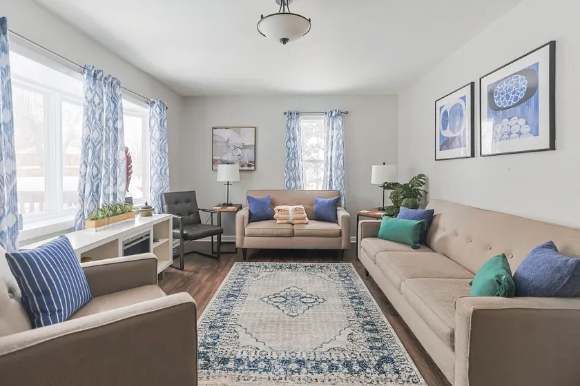 Spacious modern getaway close to Notre Dame - Image 1
