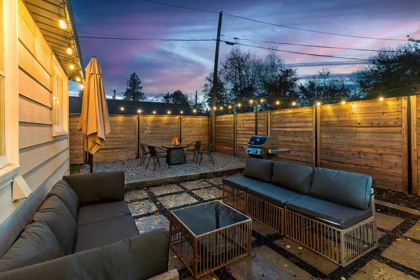 Bright & Cozy Home in Midtown - Image 1