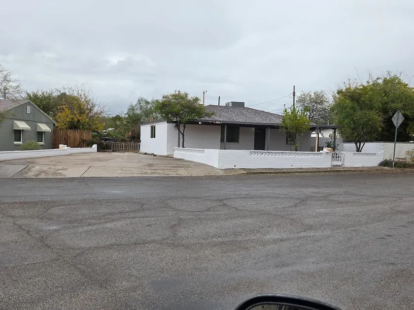 Quiet Desert Oasis off Swan Rd - Image 1