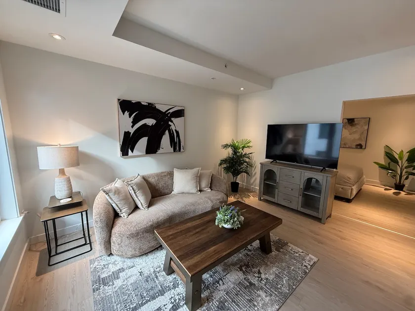 Bright warm & spacious 1 BR in North End Halifax - Image 1