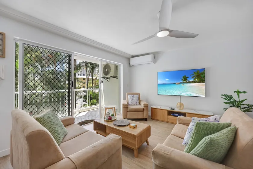 Main Beach Nth Facing 2 bed 2 bath spacious unit - Image 1