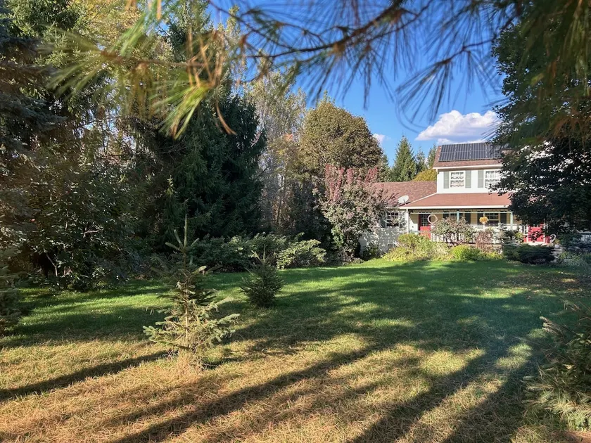 Churchill Pines Guest House - Image 1