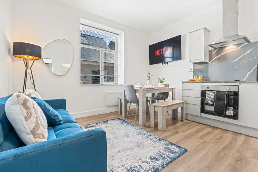 Central 1BR Cardiff Flat & Free Parking + Paid Spa - Image 1