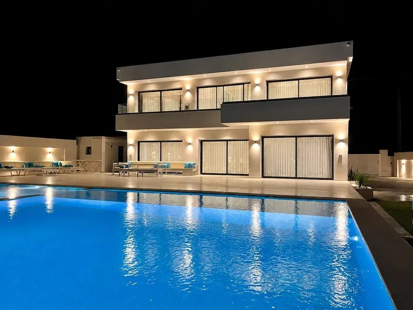 Luxury villa with sea view in Djerba - Image 1