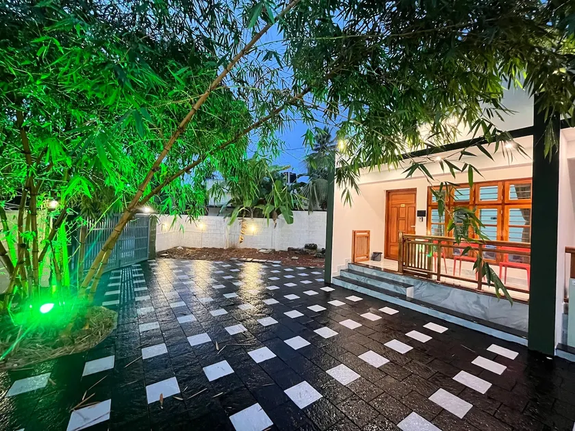 VAR - Bamboo Haus: AC 4 Rooms, 7 min walk to beach - Image 1