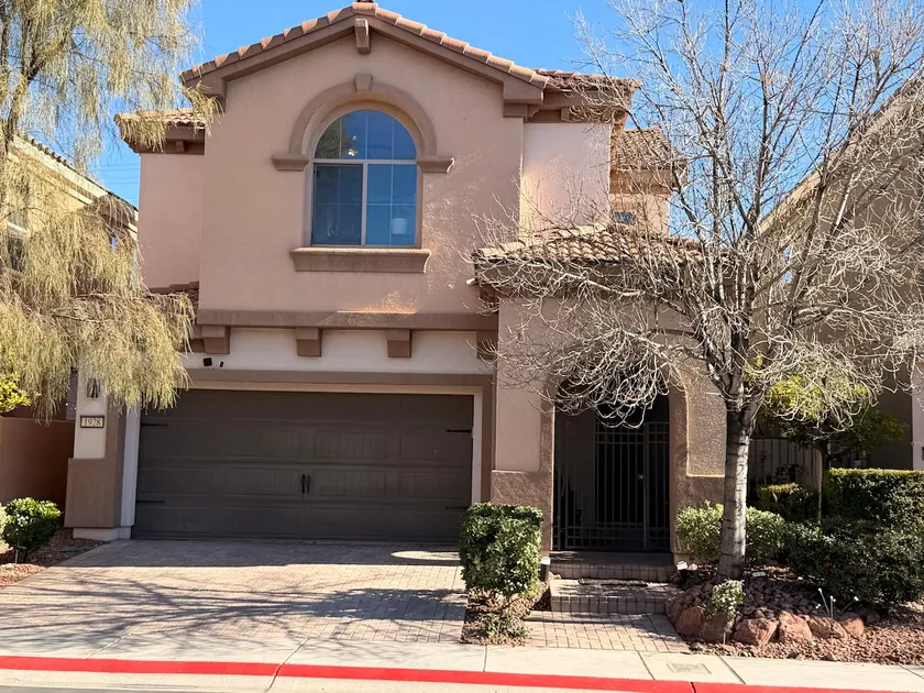 Luxe Desert Oasis in Exclusive Summerlin - Image 1