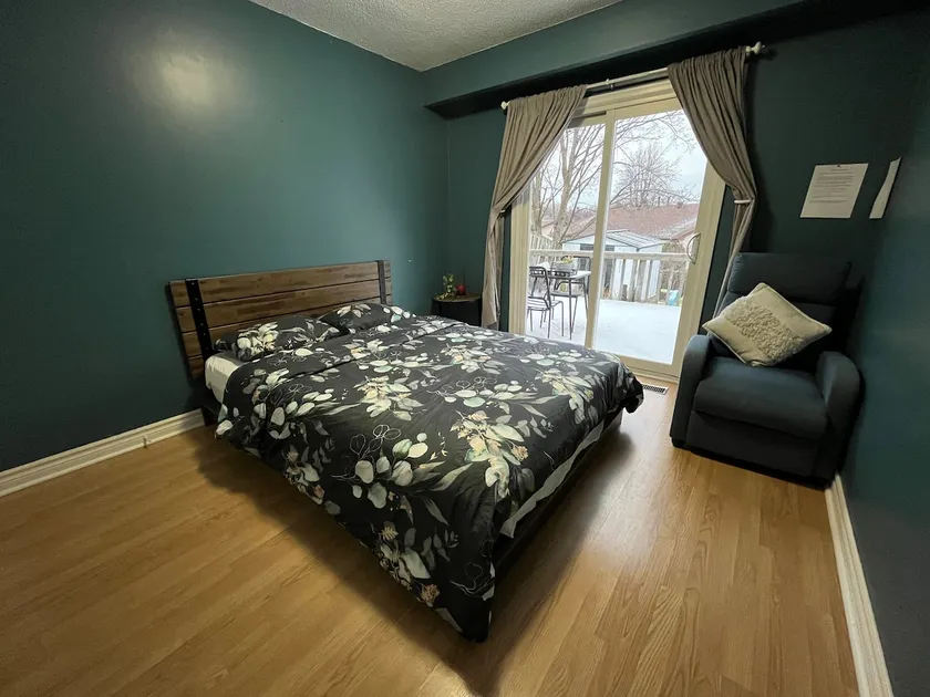 Cozy Private Main Floor Suite w/ Deck & Backyard - Image 1