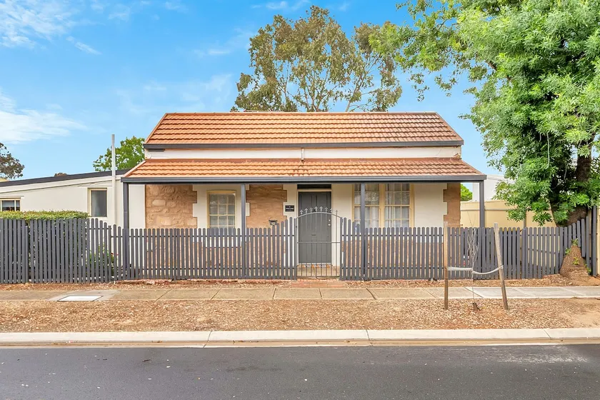 Bassett Cottage: close to city train/shops/dining - Image 1
