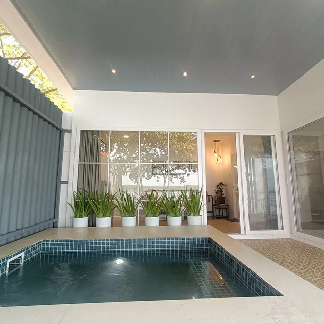 Lakefront 1 Bedroom Suite with Private Pool - Image 1