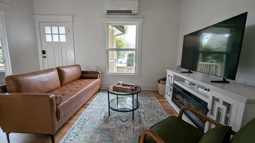 New Cozy Craftsman By UW, Capitol Hill, Arboretum - Image 1