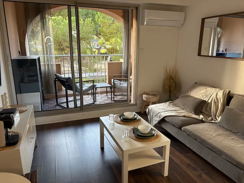 Bright cocoon 2 min from the port & beaches + Air conditioning - Image 1