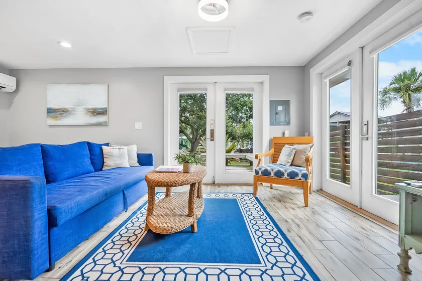 Coral Cottage, Stylish Studio Suite on Canal, Walkable to Beach, Private Parking - Image 1